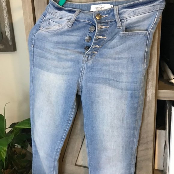 ADA highrise light wash button front jeans - Picture 2 of 2